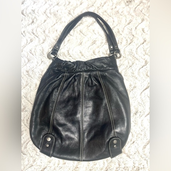 FOSSIL LARGE BLACK LEATHER TOTE
SHOULDER BAG - Picture 2 of 5